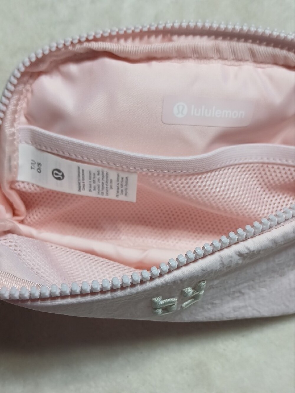 lululemon Everywhere Belt Bag Light Pink Crossbody - Picture 6 of 7